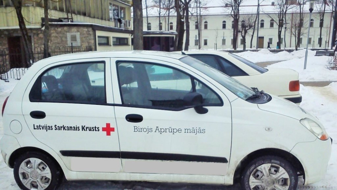 Aprūpe mājās automašīna