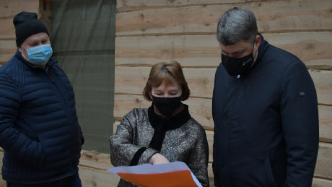 Atbilstoši temiņam, turpinās būvdarbi jaunbūvē “Sēļu sētā”