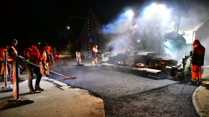 Asfalta ieklāšana Brīvības ielā