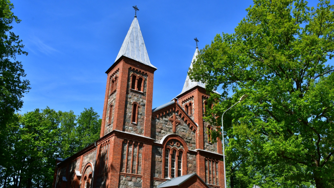 Atašienes katoļu baznīca