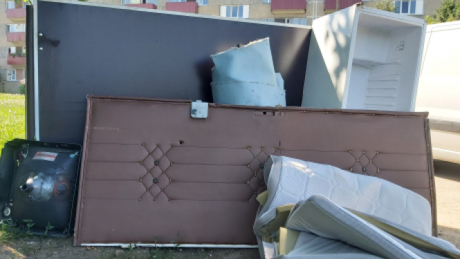 Aicina informēt par lielgabarīta atkritumu izmešanas gadījumiem