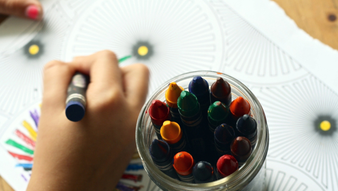 Bērna rociņa ar krītiņiem