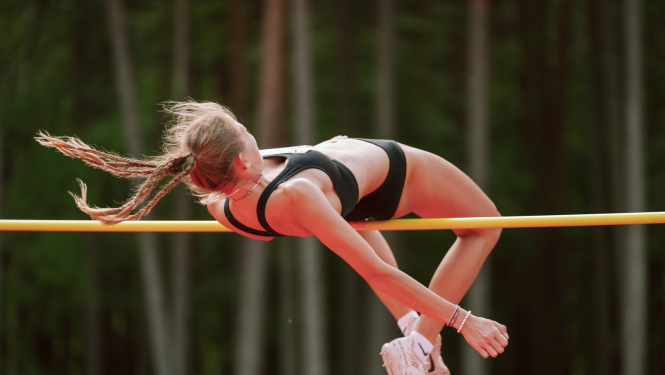 Dagmāra Midzene lec augstumā