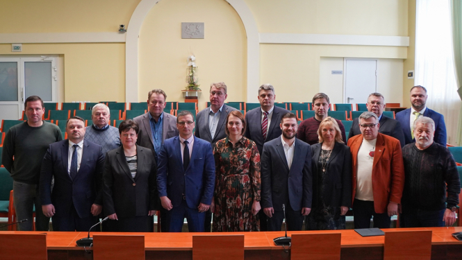 Domes deputātu kopbilde sēžu zālē (nav visi)