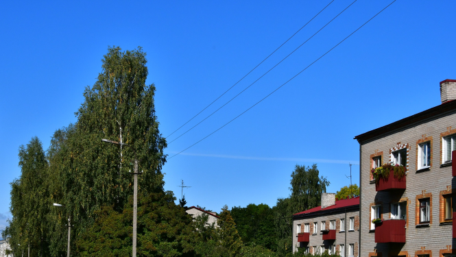 Daudzdzīvokļu ēka Draudzības alejā, Jēkabpilī