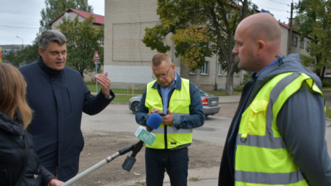 Intensīvi turpinās darbi Viestura ielas pārbūvē un uzsākti būvdarbi Draudzības alejā