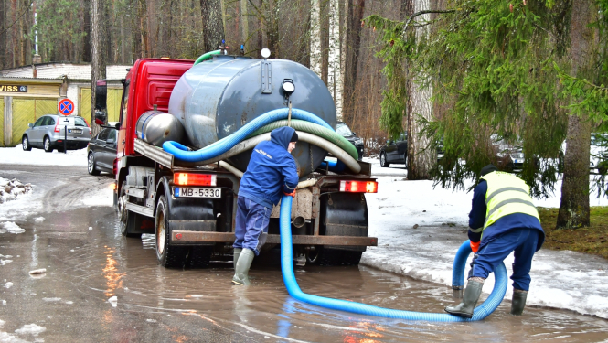 Ūdens atsūknēšana