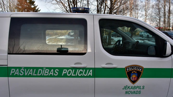 pašvaldības policijas auto