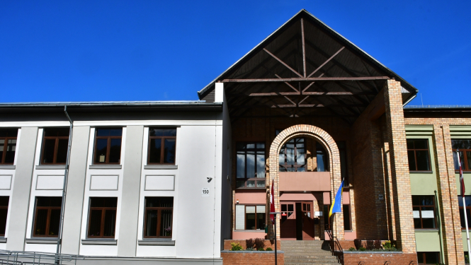 Pašvaldības ēka Brīvības iela 120
