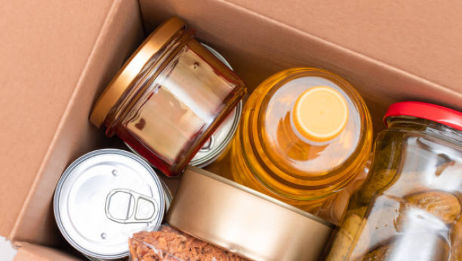 Konservi, burciņas ar ēdienu_ ilustratīvs attēls