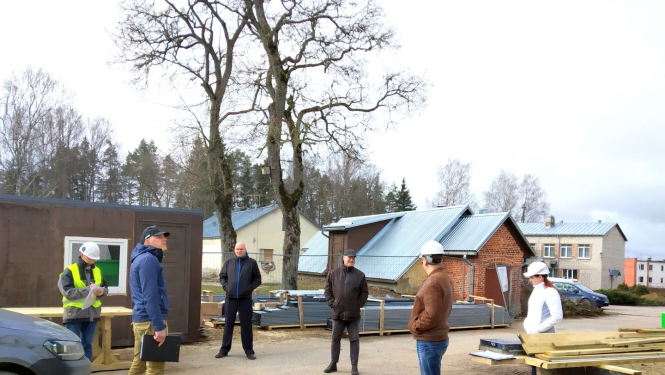 Cilvēki būvlaukumā