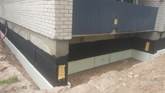 Remontdarbi mājā Celtnieku ielā 11