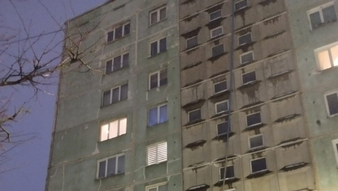 Darba process mājā Nameja ielā 20 - daudzdzīvokļu ēka no ārpuses