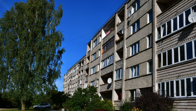 Daudzdzīvokļu ēka