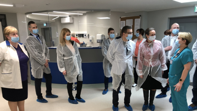 Slimnīcā viesojas Veselības ministre LĪga Meņģelsone