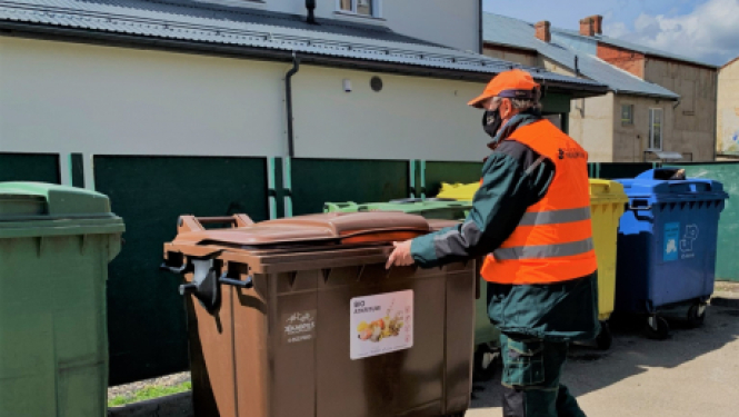 Jēkabpilī turpina ieviest BIO atkritumu šķirošanas sistēmu: uzstādīti vēl 7 konteineri