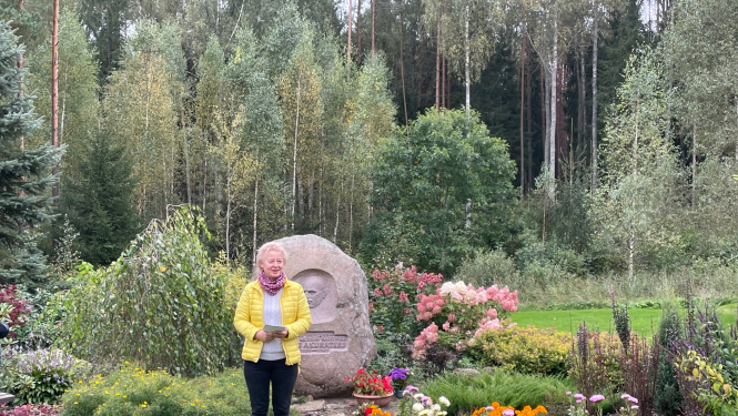 Klātesošos uzrunā Līga Kļaviņa