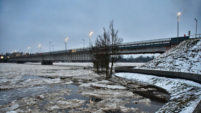 Plūdi Daugavā pie Jēkabpils tilta