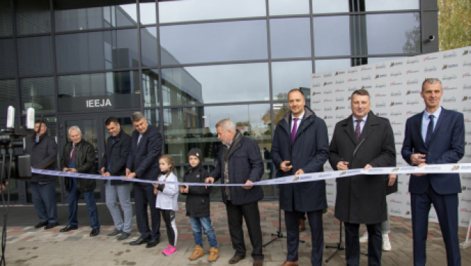 Jēkabpils saņem apsveikuma vārdus jaunās Sporta halles atklāšanas svētkos