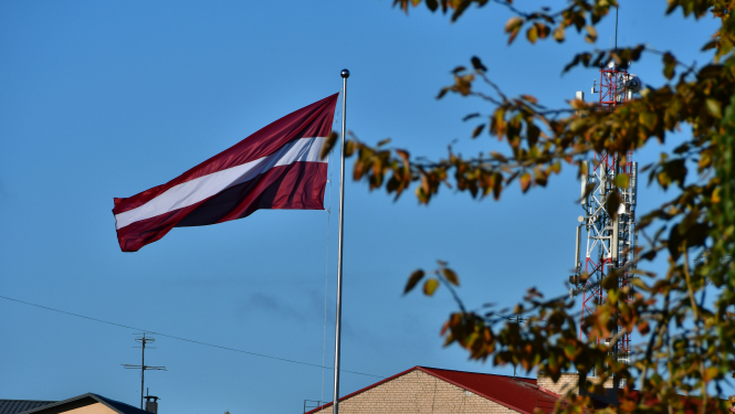 Latvijas Republikas karogs mastā Jēkabpilī