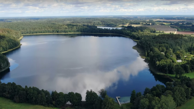 Laukezers no putna lidojuma