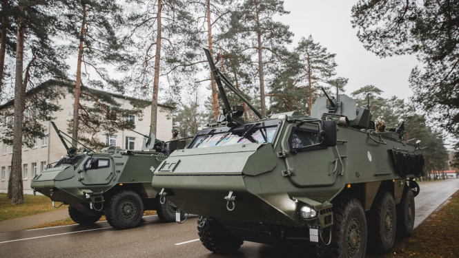 Militāras tehnikas maršs, attēloti tanki, foto Gatis Indrevics