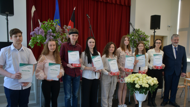 Foto no skolēnu sumināšanas pasākuma