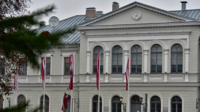 Veic izmaiņas amatu sarakstos