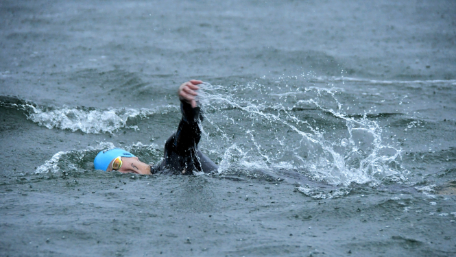 Skats no peldēšanas sacensībām