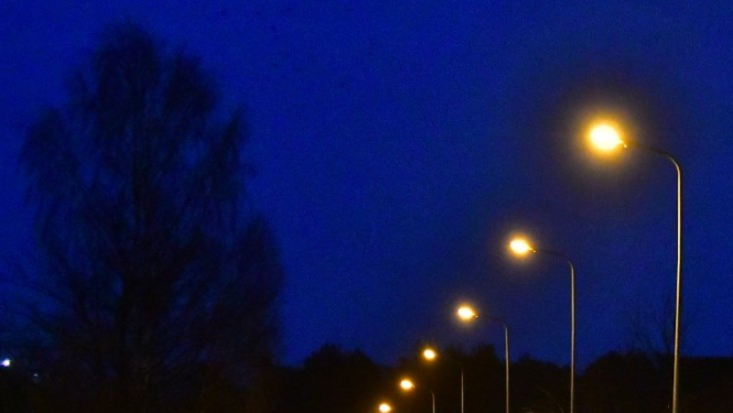 Apgaismojums pilsētas ielā