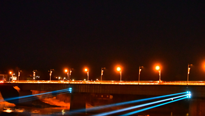 Izgaismots tilts pār Daugavu Jēkabpilī