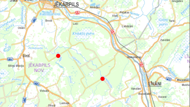 Karte ar atzīmētiem diviem tiltiem mežu teritorijā