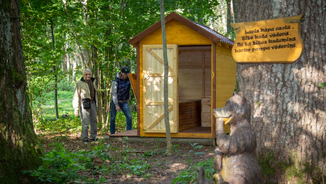 Bišu namiņš Zasas muižas parkā