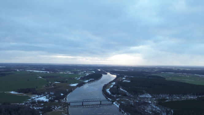 Zeļķu tilts, Sakas izteka brīva.