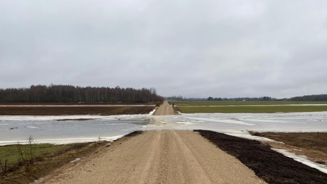 Applūdis ceļš Sakas salā