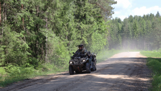 Ceļš un viena militārās tehnikas vienība