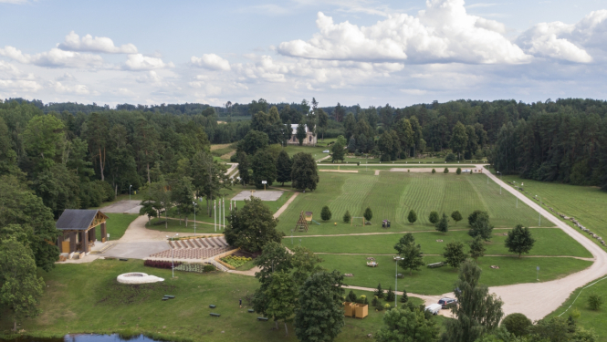 Zvejnieklīcis no putna lidojuma - skats no Daugavas