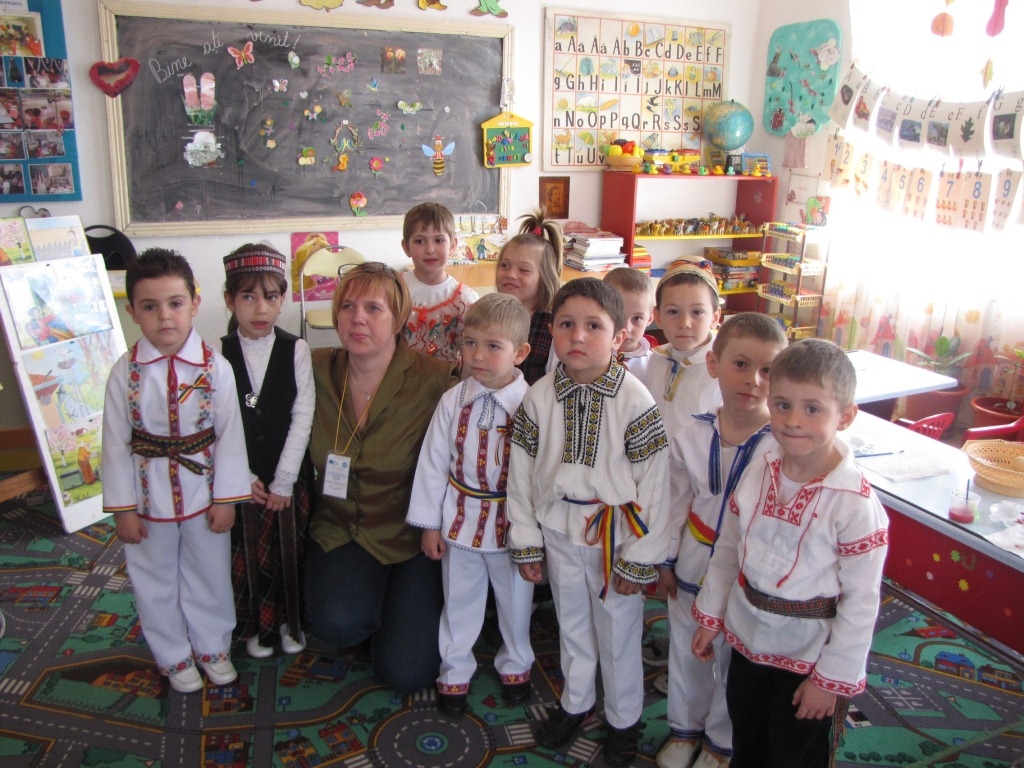 Rumānijas skolas bērni sagaida Jēkabpils novada pašvaldības darbiniekus