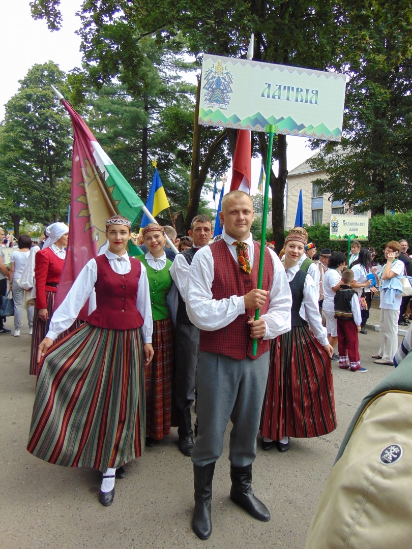 Jēkabpils novada pārstāvji svētku gājienā Vižnicā