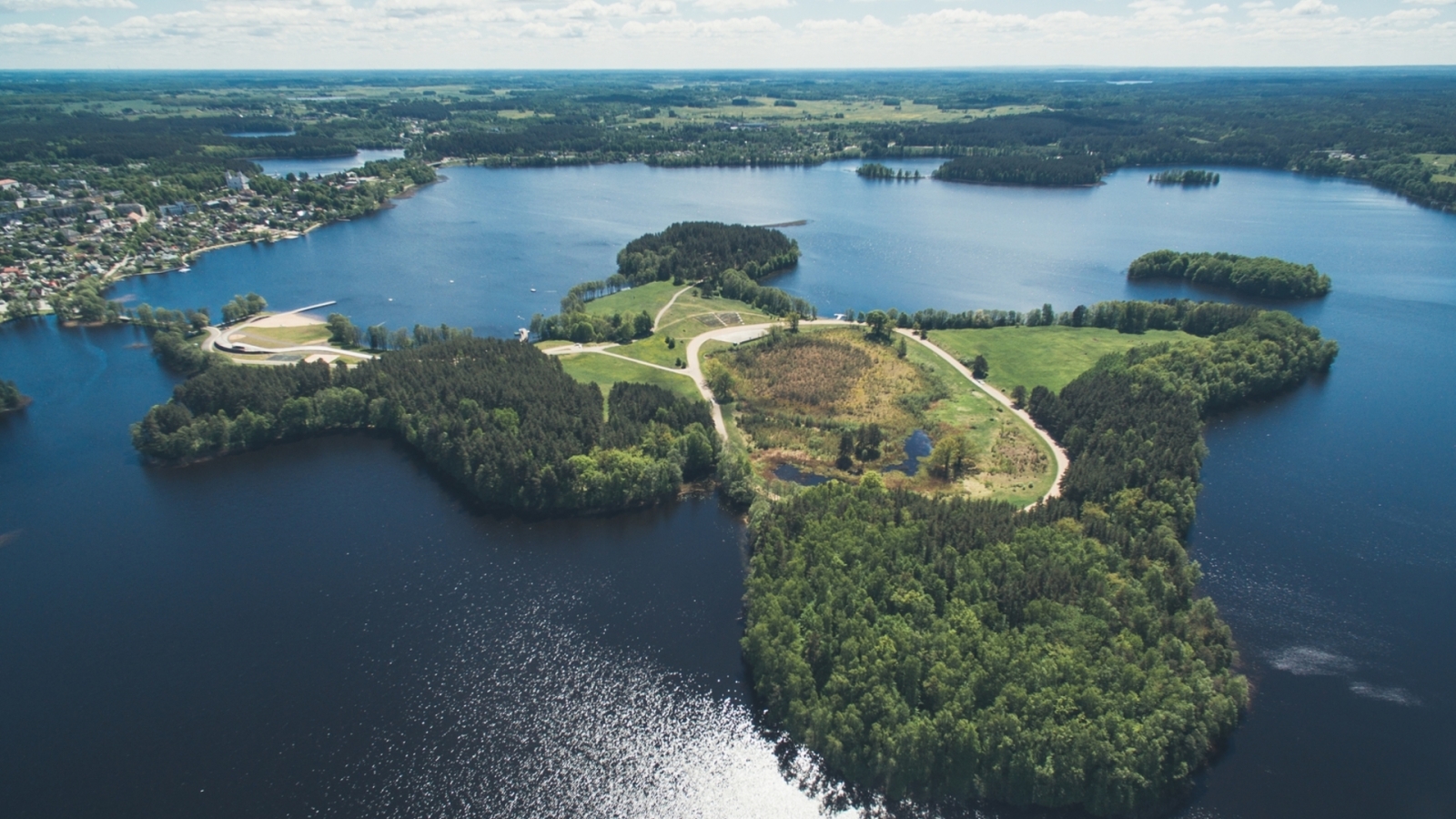 Putna lidojuma skats uz ezeru Zarasos Lietuvā