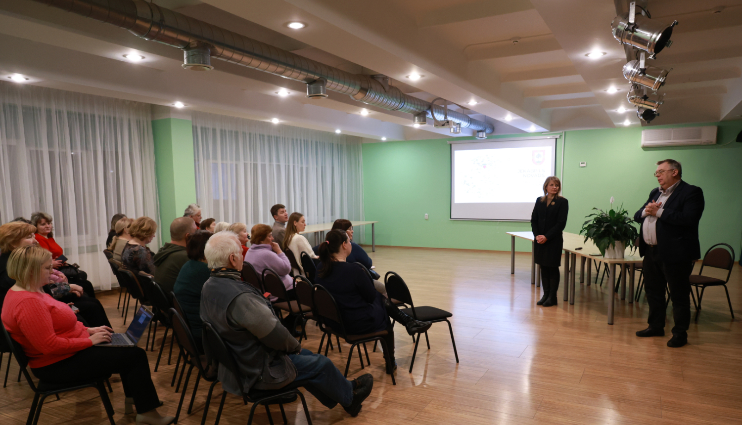 Iedzīvotāju tikšanās Ābeļu Tautas namā