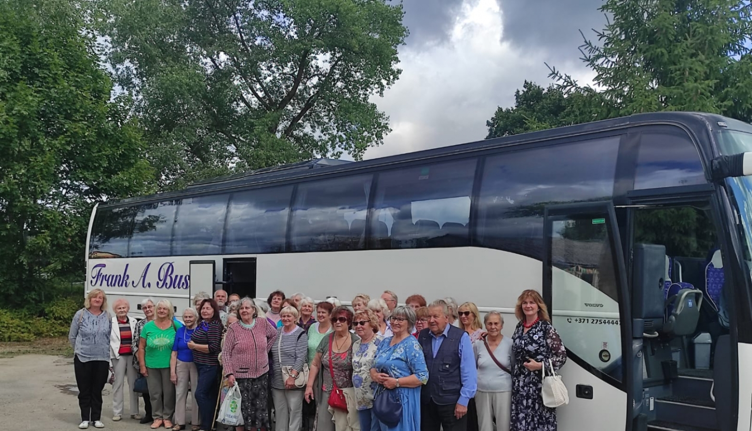 Kopbilde pie autobusa