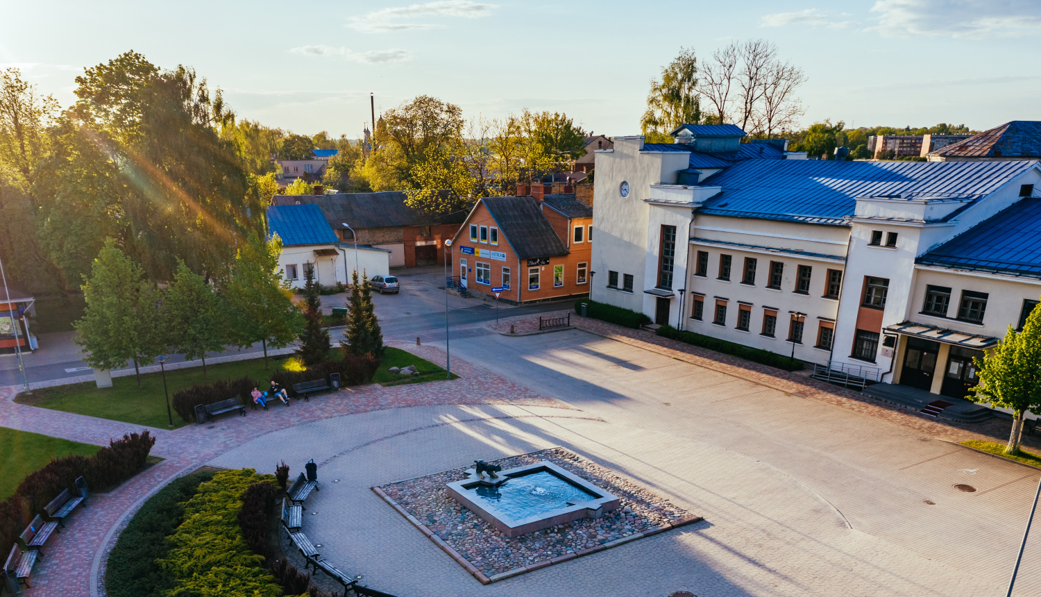 Vecpilsētas laukums Tautas nams