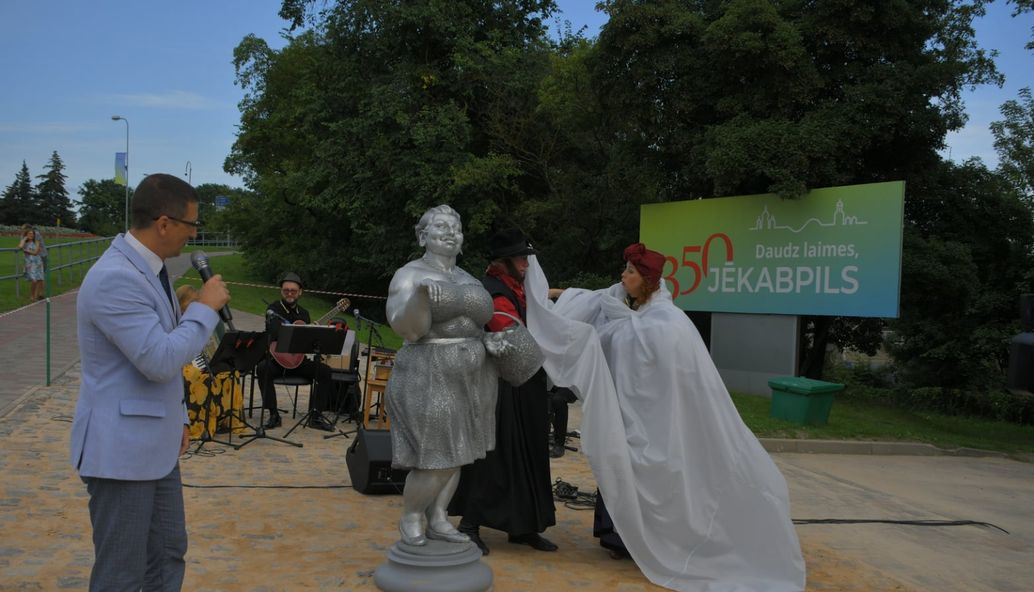 Skulptūras "Labklājība" atklāšana 