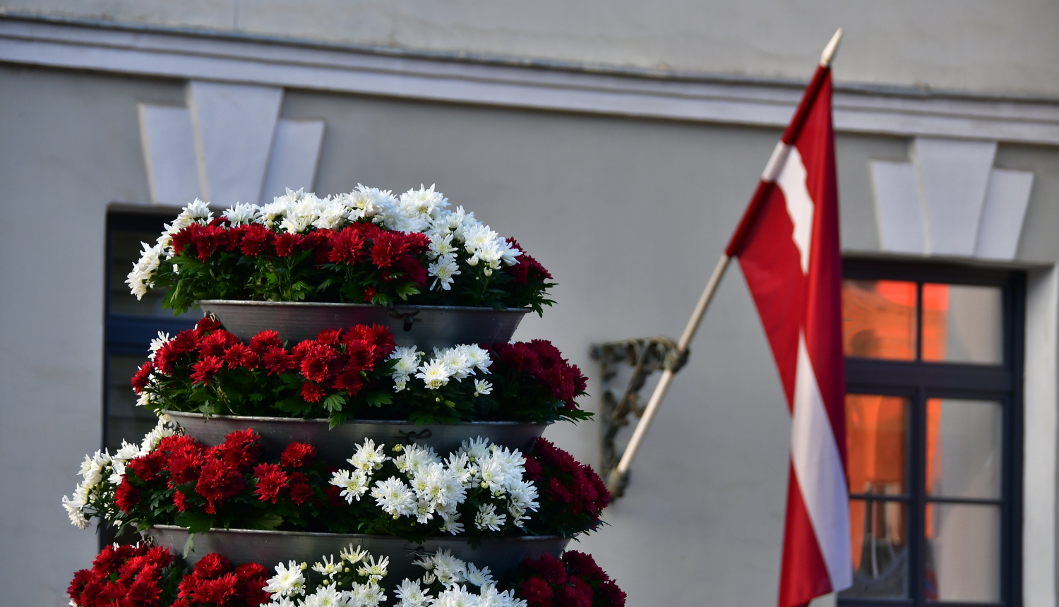 Karogs pie ēkas Jēkabpilī