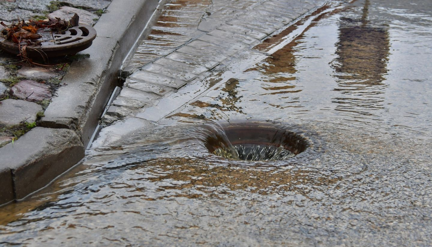 Applūdusi kanalizācijas aka