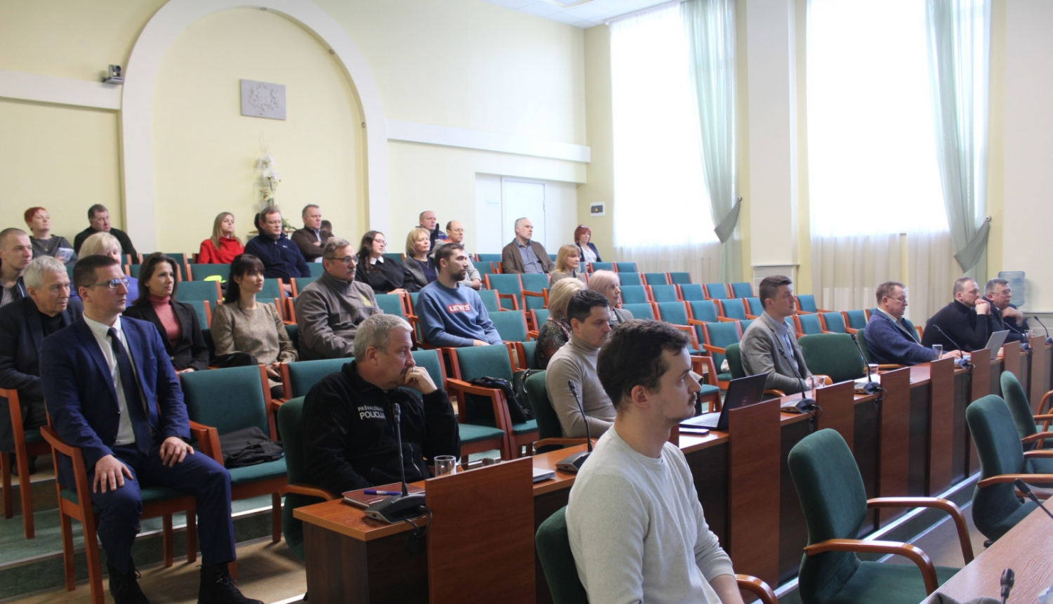 Mācību dalībnieki piedalās mācībās