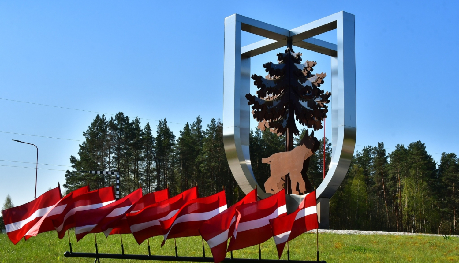 Satiksmes aplis JĒkabpilī ar lūša attēlu