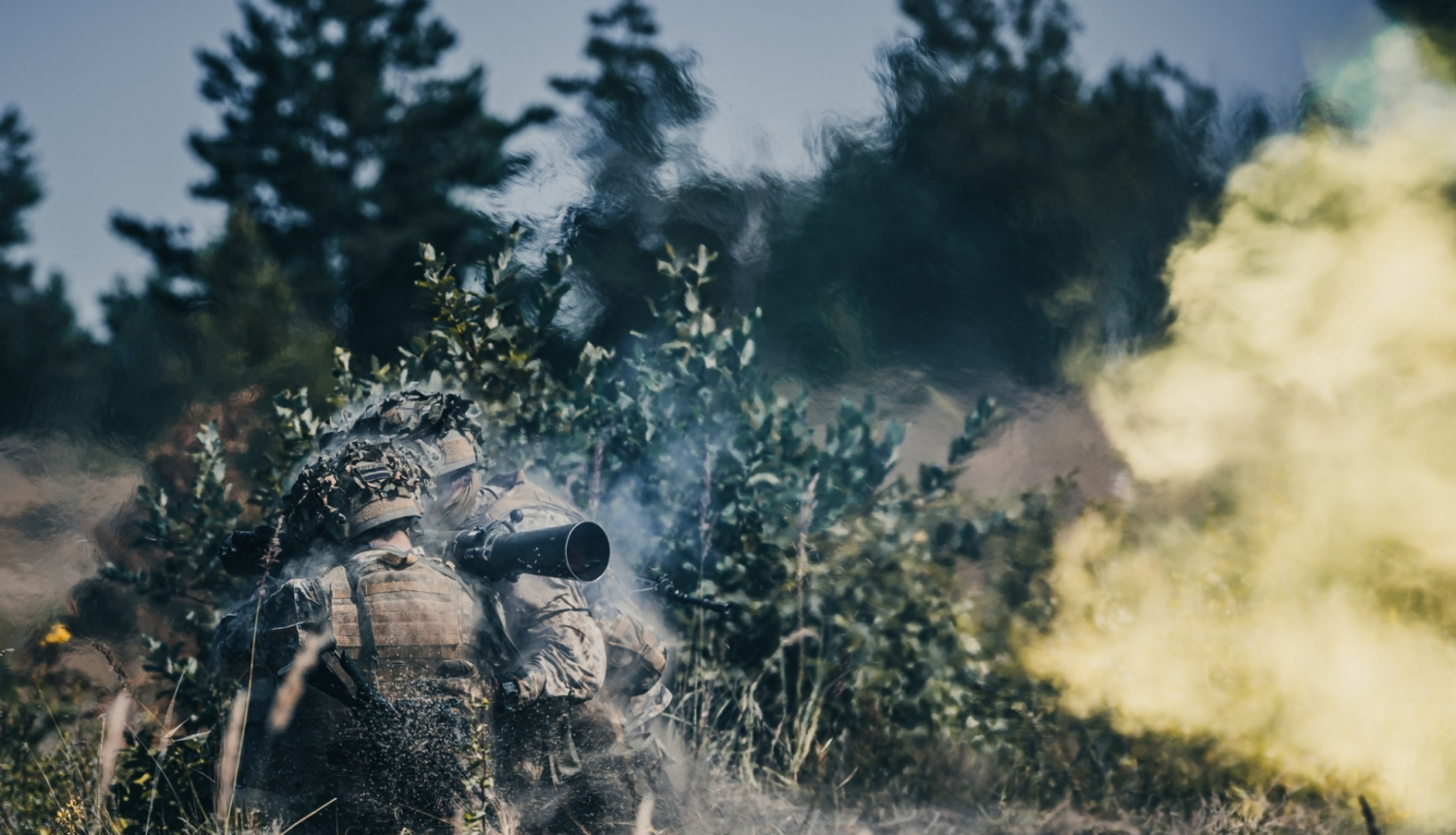 Zemessargu mīnmetēji izšauj lādiņu. Foto: Armīns Janiks