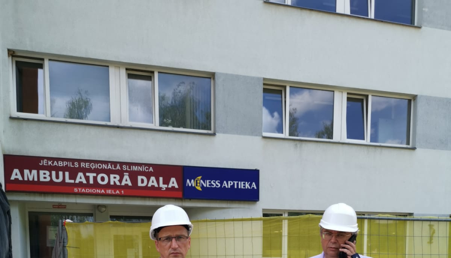 Domes vadība pie Jēkabpils reģionālās slimnīcas ēkas